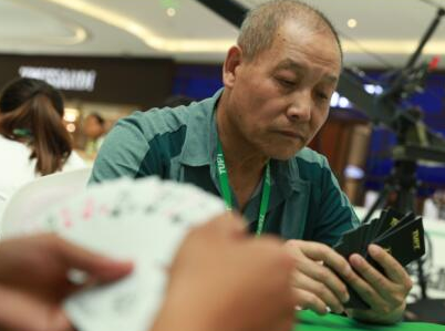 七旬老者现身TUPT途游扑克锦标赛 享受竞技看淡名次